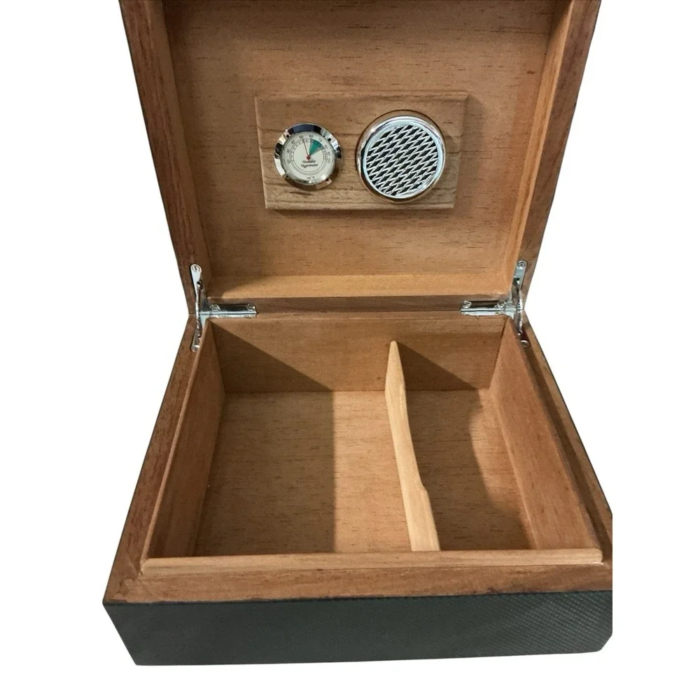 Black Carbon Fiber Cigar Humidor Spanish Cedar Lined Built In Hygrometer & Humid